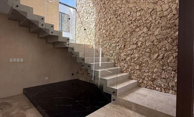 CASA EN VENTA MERIDA, PRIVADA MANANTIALES DE COCOYOLES, ENTREGA INMEDIATA.