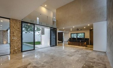 CASA EN VENTA MERIDA, PRIVADA MANANTIALES DE COCOYOLES, ENTREGA INMEDIATA.