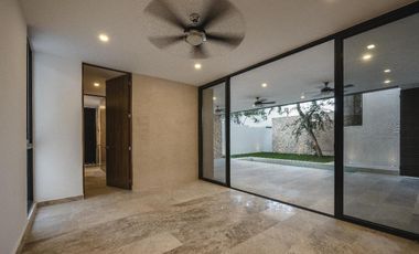 CASA EN VENTA MERIDA, PRIVADA MANANTIALES DE COCOYOLES, ENTREGA INMEDIATA.