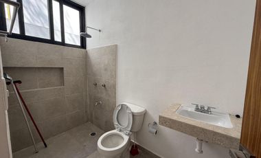 CASA EN VENTA MERIDA, PRIVADA MANANTIALES DE COCOYOLES, ENTREGA INMEDIATA.