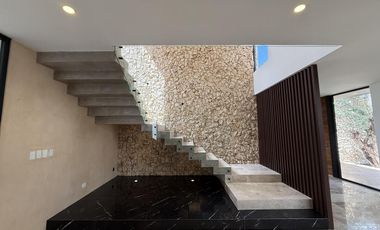 CASA EN VENTA MERIDA, PRIVADA MANANTIALES DE COCOYOLES, ENTREGA INMEDIATA.