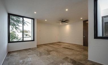 CASA EN VENTA MERIDA, PRIVADA MANANTIALES DE COCOYOLES, ENTREGA INMEDIATA.