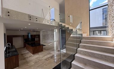 CASA EN VENTA MERIDA, PRIVADA MANANTIALES DE COCOYOLES, ENTREGA INMEDIATA.