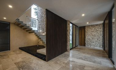 CASA EN VENTA MERIDA, PRIVADA MANANTIALES DE COCOYOLES, ENTREGA INMEDIATA.