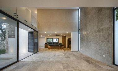 CASA EN VENTA MERIDA, PRIVADA MANANTIALES DE COCOYOLES, ENTREGA INMEDIATA.