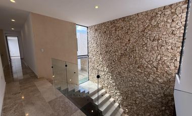 CASA EN VENTA MERIDA, PRIVADA MANANTIALES DE COCOYOLES, ENTREGA INMEDIATA.