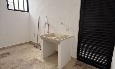 CASA EN VENTA MERIDA, PRIVADA MANANTIALES DE COCOYOLES, ENTREGA INMEDIATA.