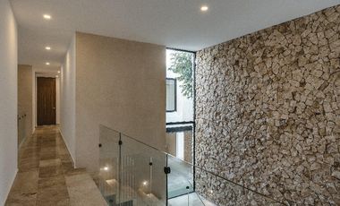 CASA EN VENTA MERIDA, PRIVADA MANANTIALES DE COCOYOLES, ENTREGA INMEDIATA.