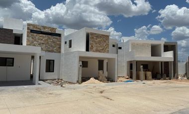 CASA EN VENTA MERIDA, TEMOZON NORTE, PRIVADA ADARA, MOD. 307, FEBRERO 2026.