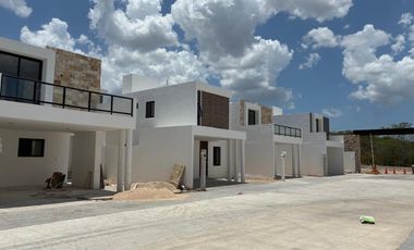 CASA EN VENTA MERIDA, TEMOZON NORTE, PRIVADA ADARA, MOD. 307, FEBRERO 2026.