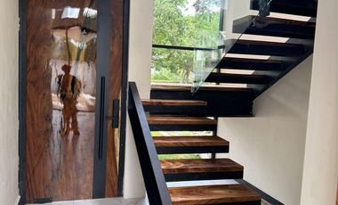 CASA EN VENTA MERIDA, TEMOZON NORTE, PRIVADA SOLUNA, MODELO BETHA, A 9 MESES.