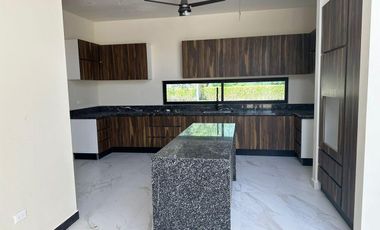 CASA EN VENTA MERIDA, TEMOZON NORTE, PRIVADA SOLUNA, MODELO BETHA, A 9 MESES.