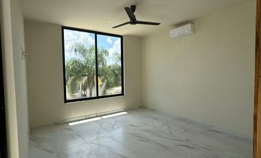 CASA EN VENTA MERIDA, TEMOZON NORTE, PRIVADA SOLUNA, MODELO BETHA, A 9 MESES.