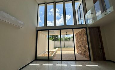 CASA EN VENTA MERIDA, TEMOZON NORTE, PRIVADA SOLUNA, MODELO BETHA, A 9 MESES.
