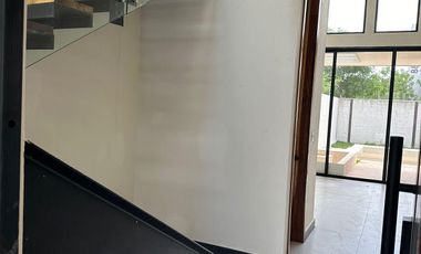 CASA EN VENTA MERIDA, TEMOZON NORTE, PRIVADA SOLUNA, MODELO BETHA, A 9 MESES.