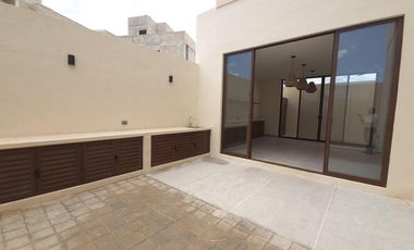 CASA EN VENTA MERIDA, PLAYA SAN BENITO, VILLAS SUNSET, 200 MTS DEL MAR, LISTA.