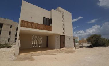 CASA EN VENTA MERIDA, PLAYA SAN BENITO, VILLAS SUNSET, 200 MTS DEL MAR, LISTA.