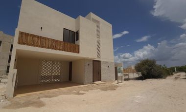 CASA EN VENTA MERIDA, PLAYA SAN BENITO, VILLAS SUNSET, 200 MTS DEL MAR, LISTA.
