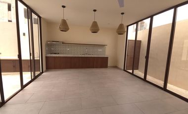 CASA EN VENTA MERIDA, PLAYA SAN BENITO, VILLAS SUNSET, 200 MTS DEL MAR, LISTA.