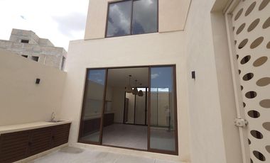 CASA EN VENTA MERIDA, PLAYA SAN BENITO, VILLAS SUNSET, 200 MTS DEL MAR, LISTA.