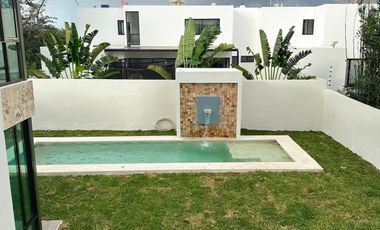 CASA EN VENTA EN MERIDA, EN FRACC. SAN DIEGO CUTZ, CON CANAL DE NADO, LISTA.