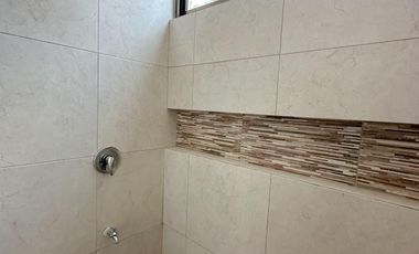 CASA EN VENTA EN MERIDA, EN FRACC. SAN DIEGO CUTZ, CON CANAL DE NADO, LISTA.