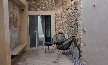 CASA EN VENTA MERIDA, CENTRO CERCA DE AV ITZAES, AMUEBLADA, ENTREGA INMEDIATA.