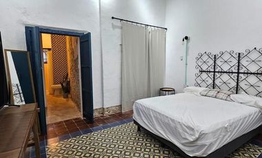 CASA EN VENTA MERIDA, CENTRO CERCA DE AV ITZAES, AMUEBLADA, ENTREGA INMEDIATA.