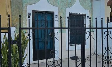 CASA EN VENTA MERIDA, CENTRO CERCA DE AV ITZAES, AMUEBLADA, ENTREGA INMEDIATA.