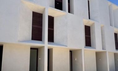 CASA EN VENTA MERIDA, PLAYA TELCHAC, VILLAS TUCANA, A 120 MTS DEL MAR, LISTA.