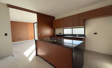 CASA EN VENTA MERIDA, CONKAL, PRIVADA NADIRA, CASA LEO, LISTA.