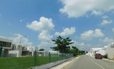 CASA EN VENTA MERIDA, CONKAL, PRIVADA NADIRA, CASA LEO, LISTA.