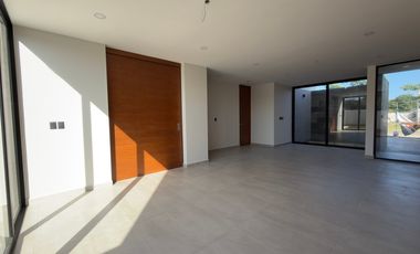CASA EN VENTA MERIDA, CONKAL, PRIVADA NADIRA, CASA LEO, LISTA.