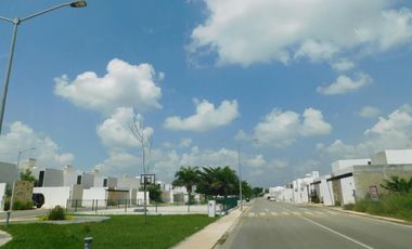 CASA EN VENTA MERIDA, CONKAL, PRIVADA NADIRA, CASA LEO, LISTA.