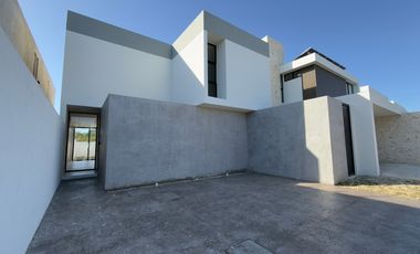 CASA EN VENTA MERIDA, CONKAL, PRIVADA NADIRA, CASA LEO, LISTA.