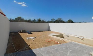 CASA EN VENTA MERIDA, CONKAL, PRIVADA NADIRA, CASA LEO, LISTA.