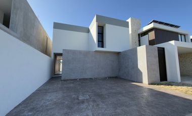 CASA EN VENTA MERIDA, CONKAL, PRIVADA NADIRA, CASA LEO, LISTA.