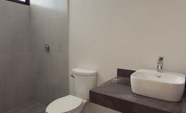 CASA EN VENTA MERIDA, CONKAL, PRIVADA NADIRA, CASA LEO, LISTA.