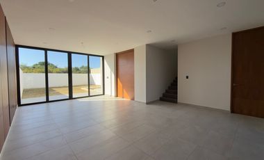 CASA EN VENTA MERIDA, CONKAL, PRIVADA NADIRA, CASA LEO, LISTA.