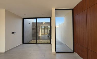 CASA EN VENTA MERIDA, CONKAL, PRIVADA NADIRA, CASA LEO, LISTA.