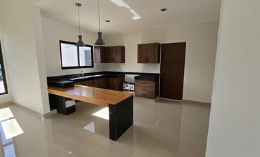 CASA EN VENTA MERIDA, PRIVADA PRADERAS DEL MAYAB, MOD. COZUMEL, ENERO 2026.