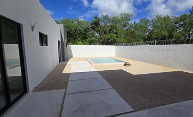 CASA EN VENTA MERIDA, PRIVADA PRADERAS DEL MAYAB, MOD. COZUMEL, ENERO 2026.