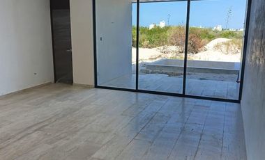 CASA EN VENTA MERIDA, PLAYA CHICXULUB, XTUN HA, TIPO TH EN 2DA FILA, A 2 MESES.