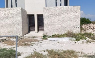 CASA EN VENTA MERIDA, PLAYA CHICXULUB, XTUN HA, TIPO TH EN 2DA FILA, A 2 MESES.