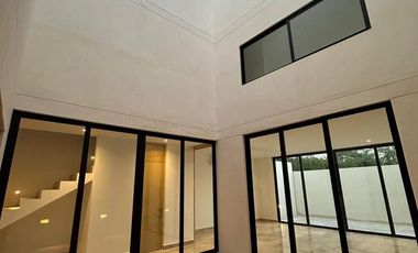 CASA EN VENTA MERIDA, TIXCUYTUN, PAJARO EN PIEDRA, MOD. 135, SEPT 2025.