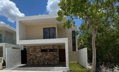 CASA EN VENTA MERIDA, SAN IGNACIO, PRIVADA AIREPURO, ENTREGA INMEDIATA.