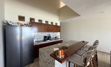 CASA EN VENTA MERIDA, PLAYA TELCHAC, PUERTA DEL MAR, FRENTE AL MAR, LISTO.