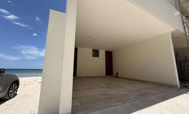 CASA EN VENTA MERIDA, PLAYA TELCHAC, PUERTA DEL MAR, FRENTE AL MAR, LISTO.