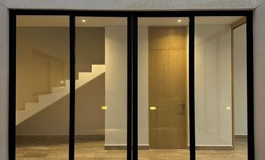 CASA EN VENTA MERIDA, TIXCUYTUN, PAJARO EN PIEDRA, MOD 2 REC, SEPT 2025.