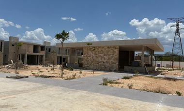 CASA EN VENTA MERIDA, TEMOZON NORTE, PRIVADA ADARA, MOD 205, JUNIO 2026.